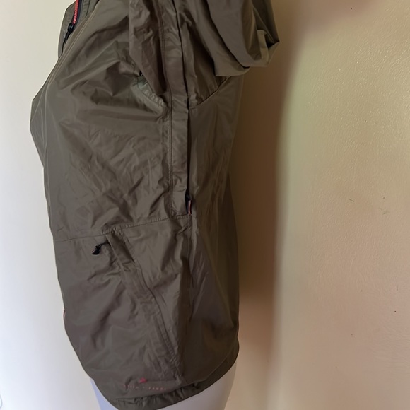 Basin and Range SPIRO Rain Jacket - Picture 4 of 11